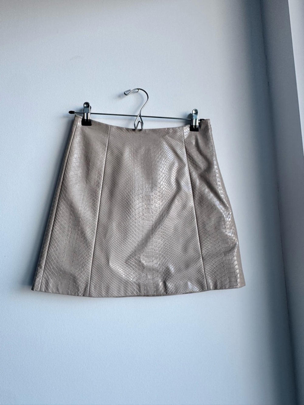 Deal⚠️ Aritzia Faux Leather Snake-Embossed Mini Skirt in Taupe